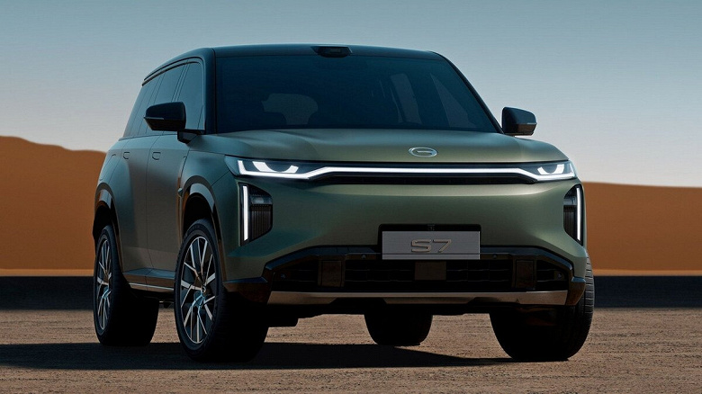 Новинка с дизайном в духе Range Rover, полным приводом, запасом хода до 867 км и официальной гарантией. Названы цены GAC S7